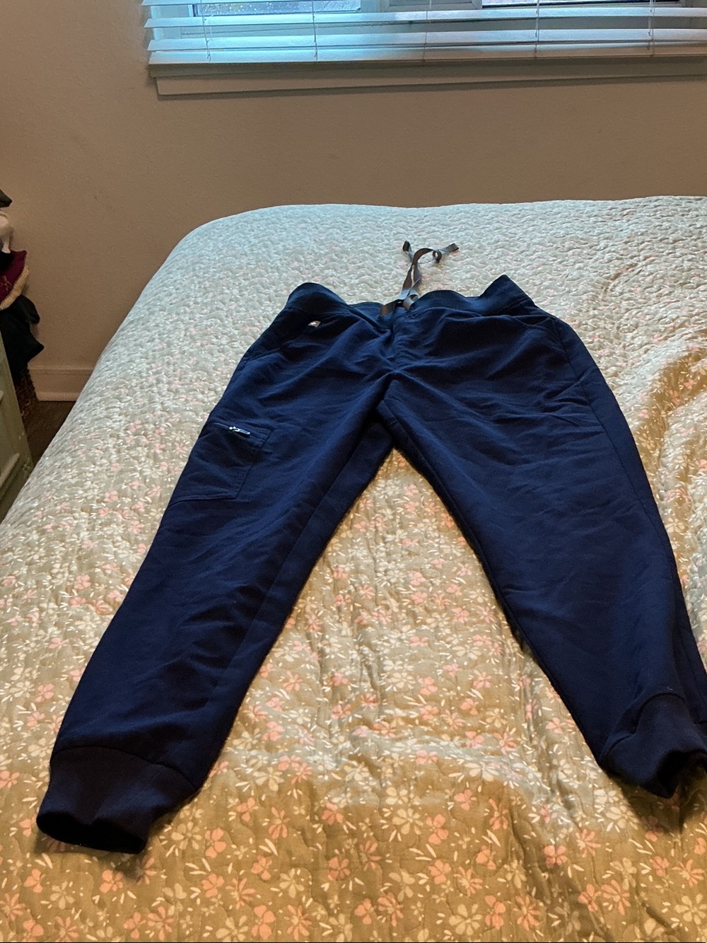 Figs Navy Drawstring Jogger Scrubs with Secure Pocket XS NWT